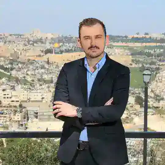 Hananya Naftali - Israel News Profile