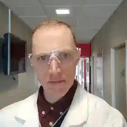 Ухов слышит