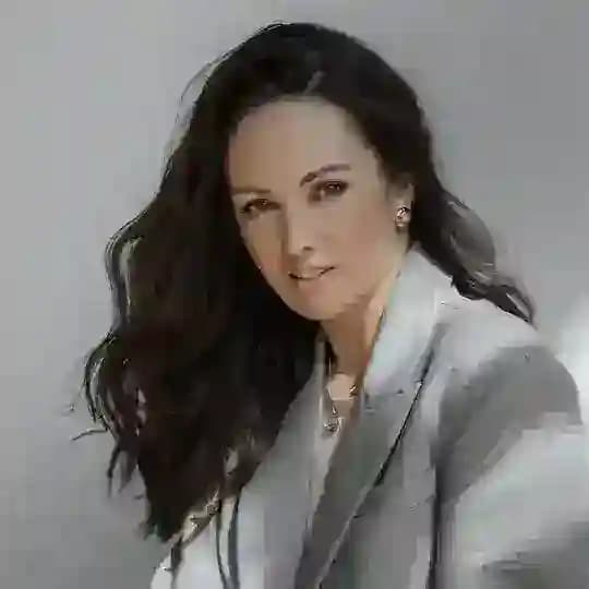 Пахомова успевает всё