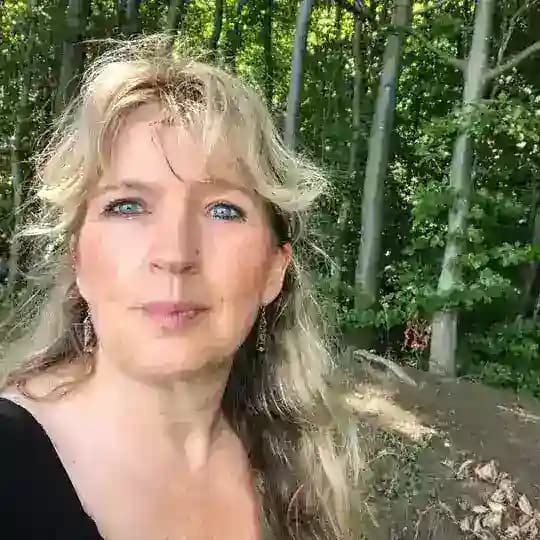 Simone Voss - EINE LEHRERIN STEHT AUF-