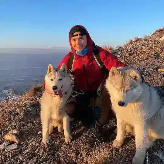 TRAVEL ◐ HUSKY