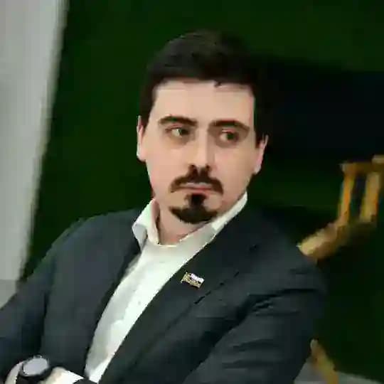 Денис Карлов