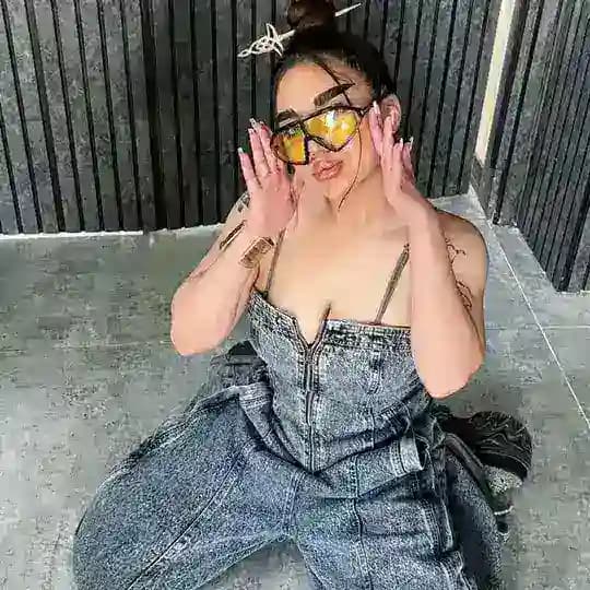 ماساژ وبرنامه حضوری 💯