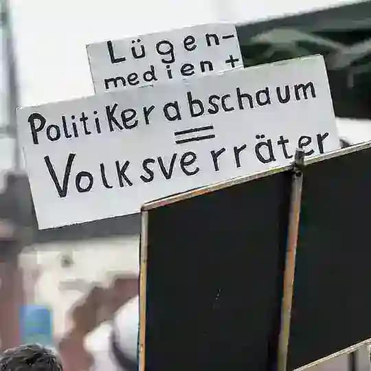 Volksverräter-Kontakte zum Download, fürs Smartphone und das Navi, Messenger, E-Mail, Bankverbindung