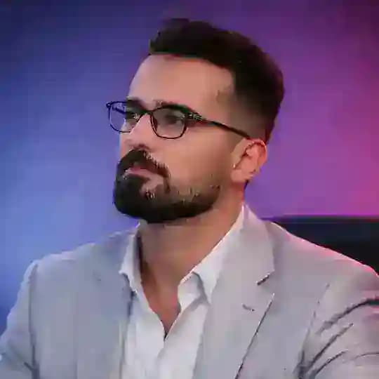 امیرحسین ولیان / تولید محتوا / هوش مصنوعی / اپلیکیشن / پرامپت
