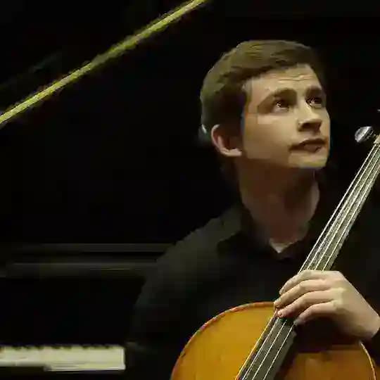 Андрей Ефимовский, виолончель