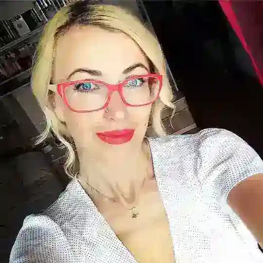 Art Junky education Profile