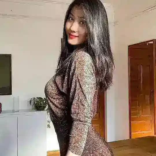 လမ်းလျောက်အိုး ဆယ်ကျော်သက် ကျောင်းသူလေး မြန်မာsolo
