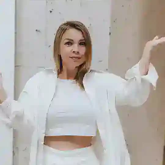 и следовать за собой