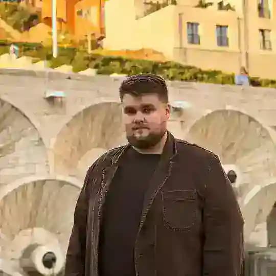 Печатает Данил Стренин