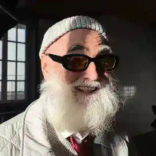 Ваш дедушка Виктор