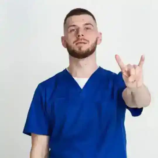 Доктор Озолинь разводит руками / Спортивный врач, реабилитолог