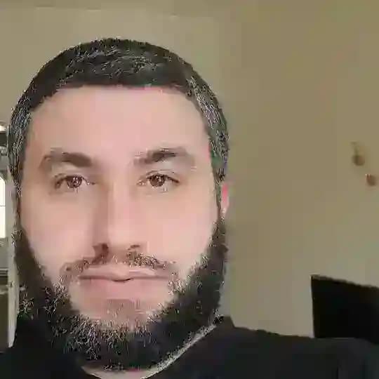 المترجم أحمد عمر المقادمة