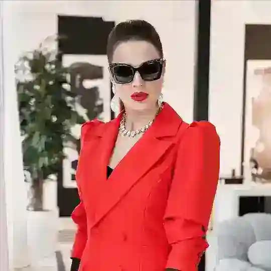 ЖАДНЫЙ АРТ ДИЛЕР