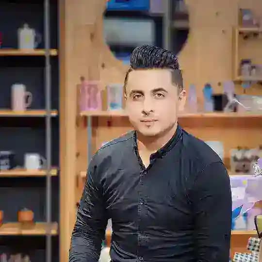 الصحفي هاني الشاعر Profile