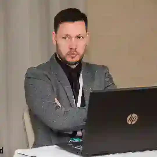 Историк Власов|Студент в 40