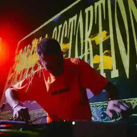 КИТАИNN, the synthesiser // DELAY & DISTORTION