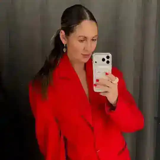Настя крутится🪩