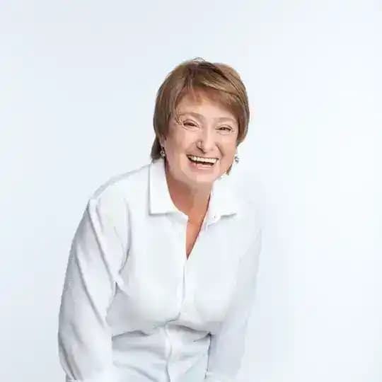 Нина Зверева: Семья и Школа