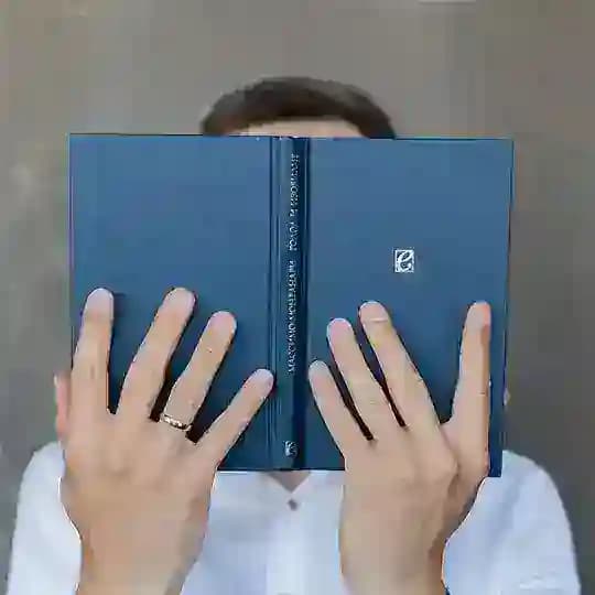 Красные глаза 👓📖