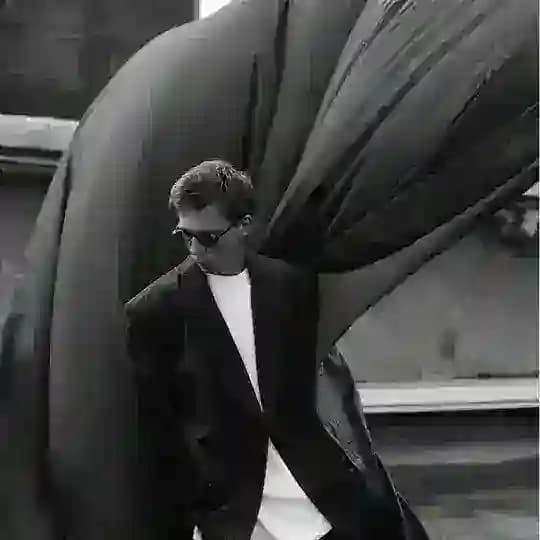 Пляшет