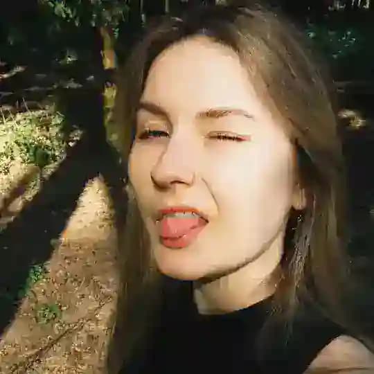 сахарова рисует