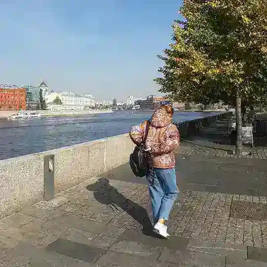 шла Саша по Москве