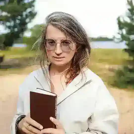 СО МНОЙ И БЕЗ МЕНЯ. Аглая Датешидзе