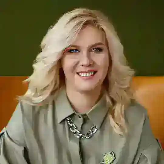 Попутчица Ольга Савельева