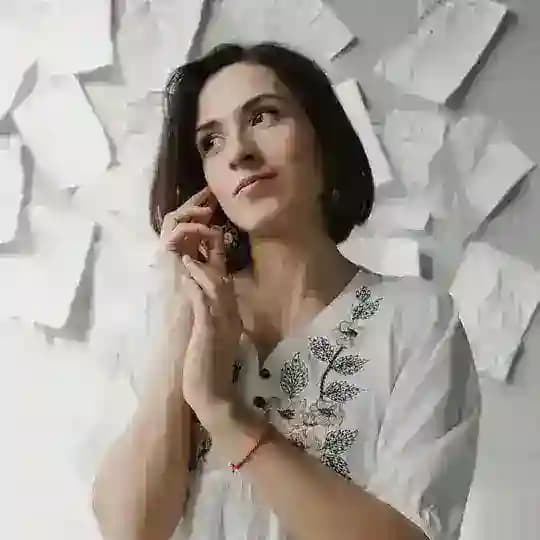 Яшникова здесь