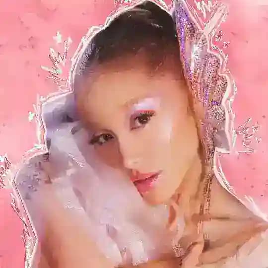 Ariana Grande Updates