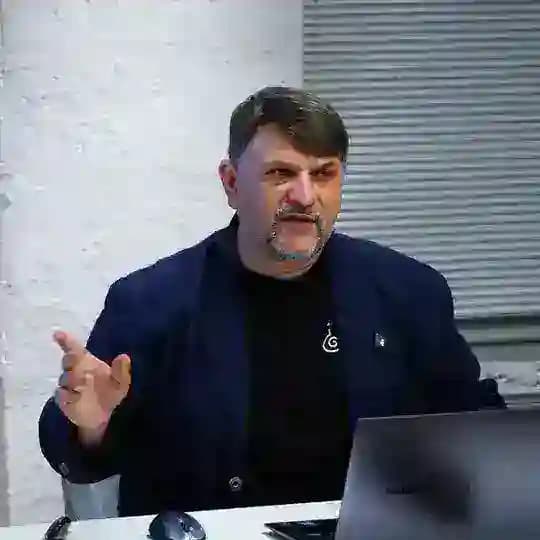 Виктор Сапрыка: эксперт, профессор, аналитик, филантроп
