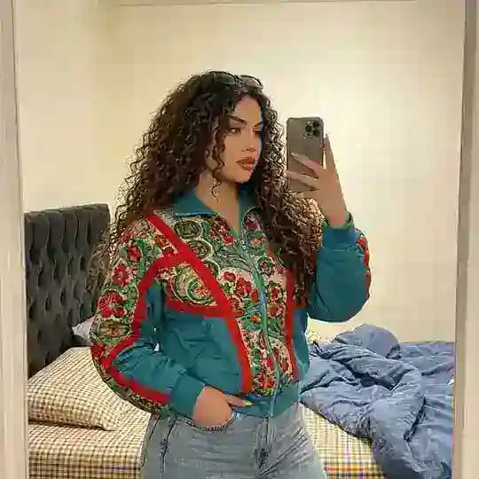 كليشات ذكاء اصطناعي بنات