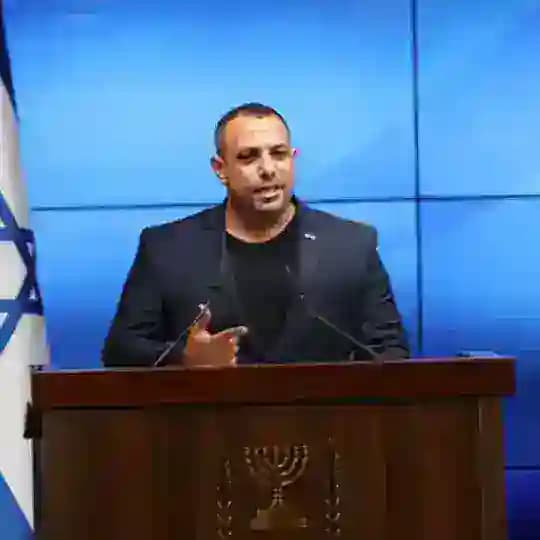 אביר קארה
