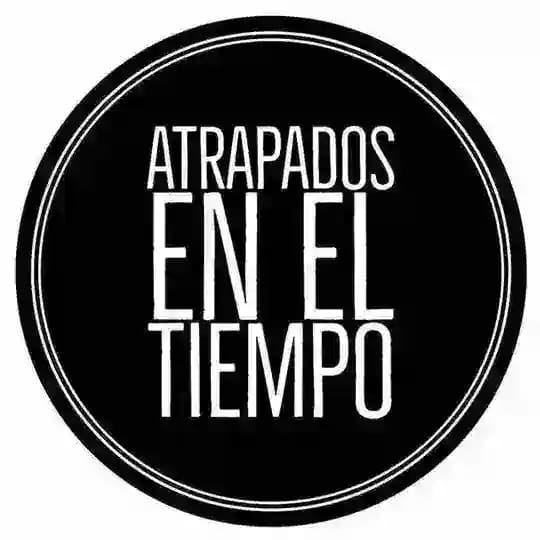ATRAPADOS EN EL TIEMPO