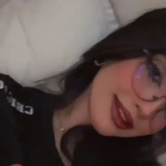 ملكات عمات ساديات كلاب خاضعين