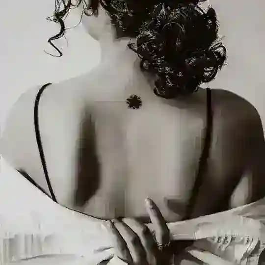 سفیدِ کبود Profile