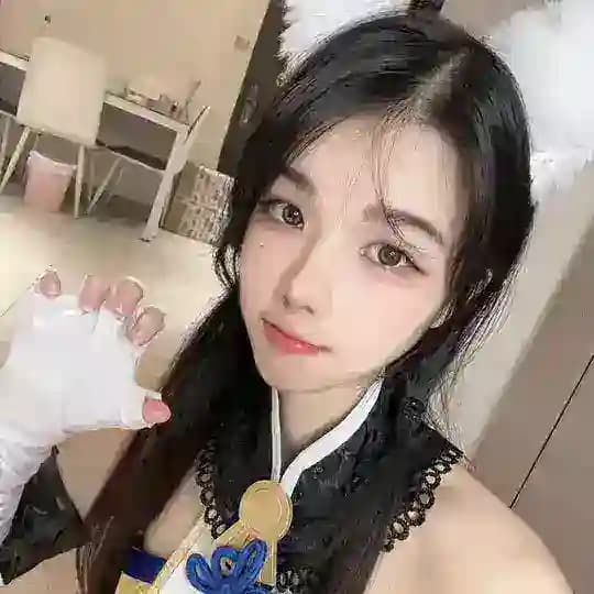 🍼深圳夏可可🎀萝莉cos野战露出一字马jk白虎反差少女
