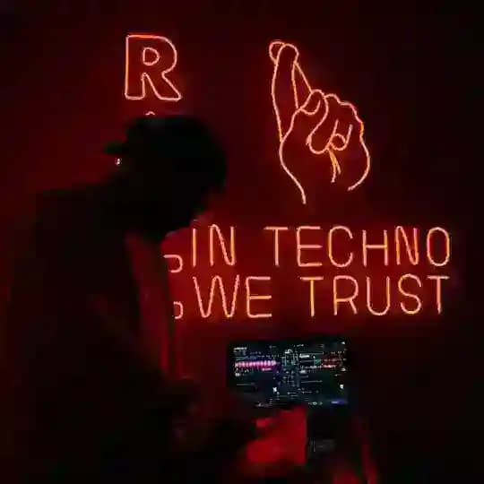 DJ HRT