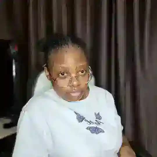 Esther Makaripe ๐๐