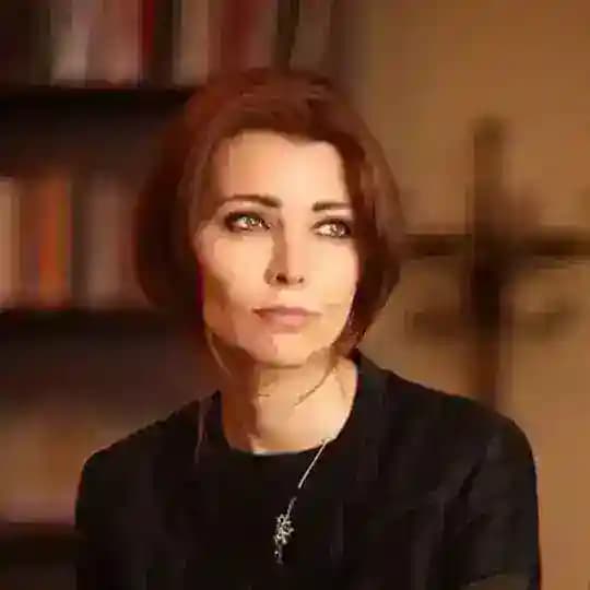 إليف شافاق