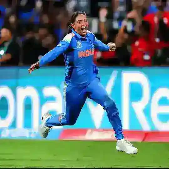 Elite Cricket Desk Profile