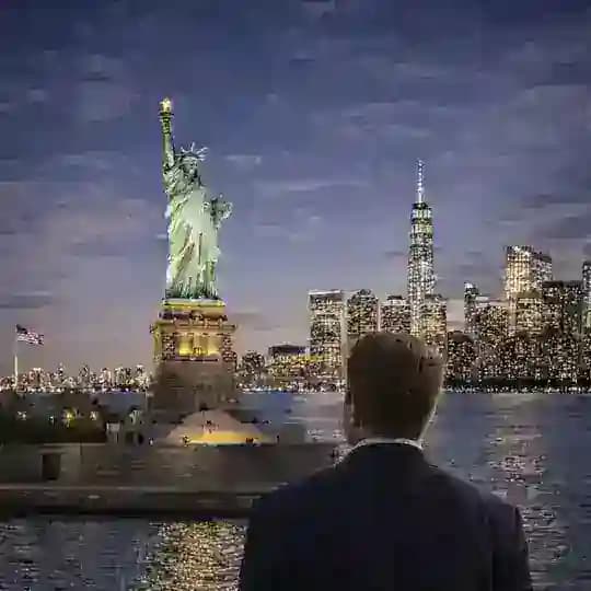 Elon Musk (Central)