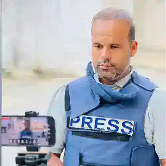 الصحفي إسلام بدر