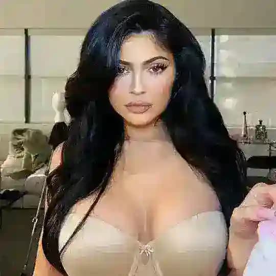 Kylie Jenner | Kim Kardashian