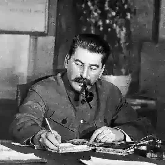 بوتات ستالين ☭
