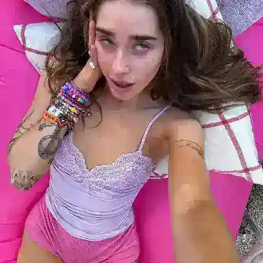 Livinia Roberts 💓 Favonlinesloot Profile