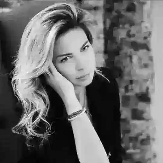 Чувства, касаясь слов....❤️✨✨✨✨✨✨✨