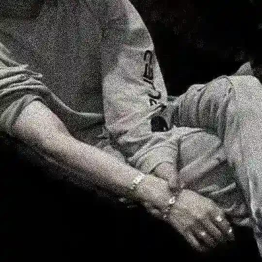مُنهِوس b.