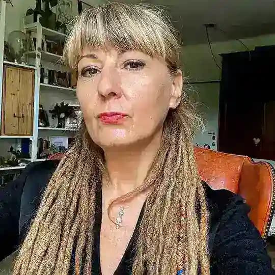 Raffaella Regoli canale ufficiale